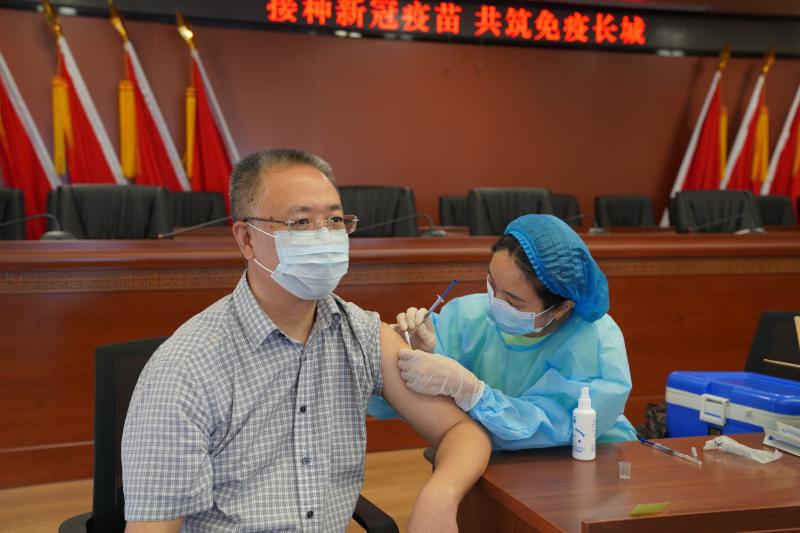 城乡集团精心组织疫苗接种 共同筑牢防疫长城1.jpg